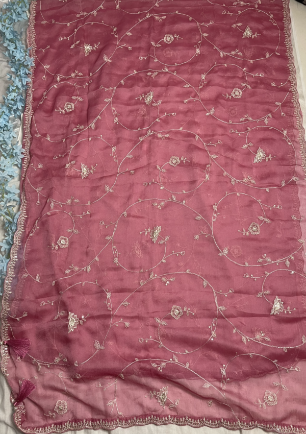 অরিজিনাল ইন্ডিয়ান ৪ পিস পার্টি ড্রেস (আনস্টিচ ) - গোলাপী কালার - Image 2